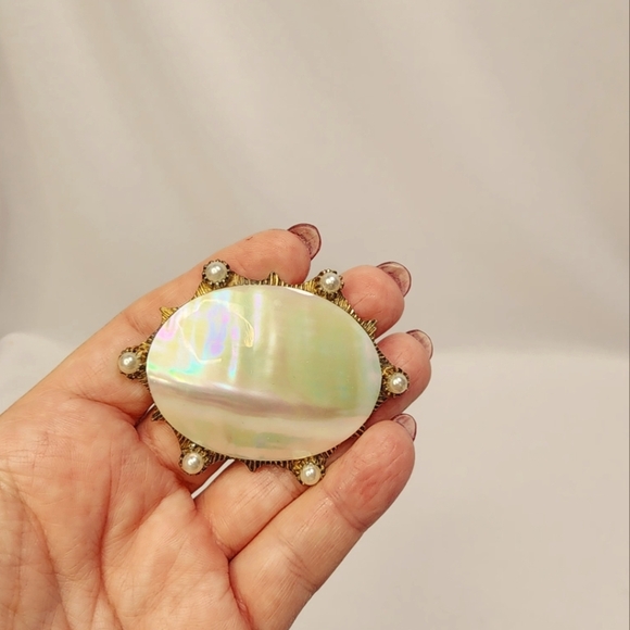 Jewelry - Vintage Mother of Pearl Iridescent Oval Brooch with Pearl Accents